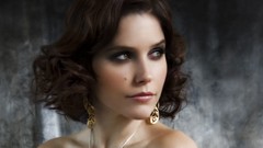 Woman brunettes sophia bush