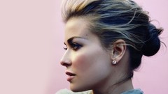 Woman Carmen Electra earrings models