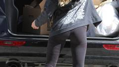 Woman cars blondes amanda seyfried leggings