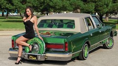 Woman cars brunettes