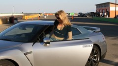 Woman cars Nissan Nissan