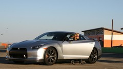 Woman cars Nissan Nissan