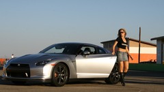 Woman cars Nissan Nissan