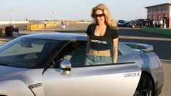 Woman cars Nissan Nissan