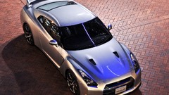 Woman cars Nissan Nissan