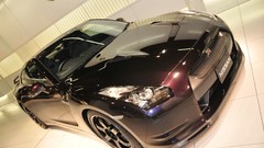 Woman cars Nissan Nissan