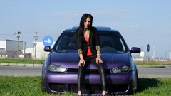 Woman cars outdoors brunettes