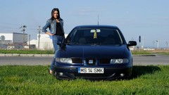 Woman cars outdoors brunettes