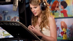 Woman Celebrity Actress blondes taylor swift singers