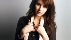 Woman Celebrity Actress brunettes emma roberts