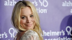Woman Celebrity Actress kaley cuoco blondes