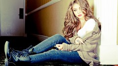 Woman Celebrity Actress long hair brunettes sarah hyland
