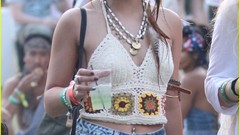 Woman Celebrity Actress vanessa hudgens brunettes