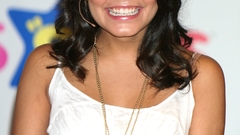 Woman Celebrity Actress vanessa hudgens brunettes