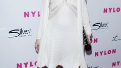 Woman Celebrity Actress vanessa hudgens brunettes