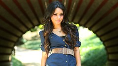 Woman Celebrity Actress vanessa hudgens brunettes