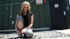 Woman Celebrity Avril Lavigne blondes singers nail polish punk 