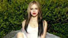 Woman Celebrity Avril Lavigne singers