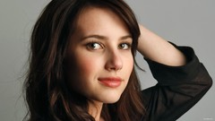 Woman Celebrity brunettes emma roberts