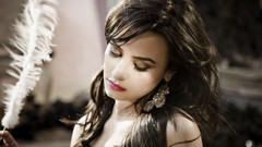 Woman Celebrity demi lovato