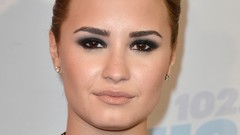 Woman Celebrity demi lovato singers