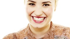 Woman Celebrity demi lovato singers