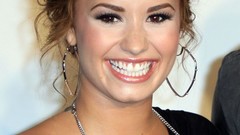 Woman Celebrity demi lovato singers