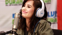 Woman Celebrity demi lovato singers