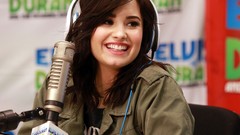 Woman Celebrity demi lovato singers