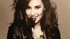 Woman Celebrity demi lovato singers