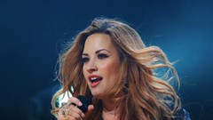 Woman Celebrity demi lovato singers