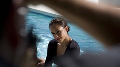 Woman Celebrity Jessica Alba swimming pools