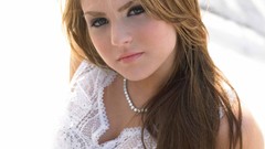 Woman Celebrity jojo singers