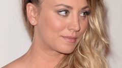Woman Celebrity kaley cuoco blondes