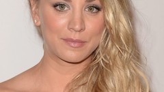 Woman Celebrity kaley cuoco blondes