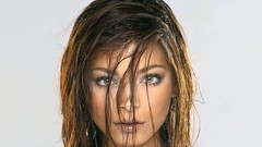 Woman Celebrity Kristin Kreuk