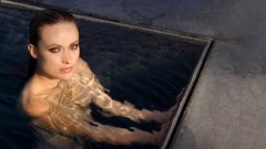 Woman Celebrity Olivia Wilde Actress topless swimming pools