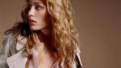 Woman Celebrity Piper Perabo faces Actress