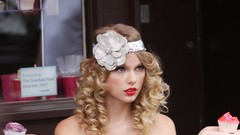 Woman Celebrity red dress taylor swift cupcakes