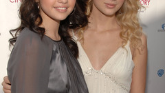 Woman Celebrity Selena Gomez taylor swift singers