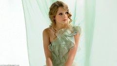 Woman Celebrity taylor swift