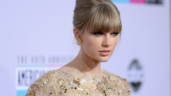 Woman Celebrity taylor swift bangs