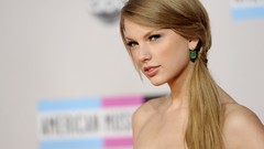 Woman Celebrity taylor swift singers