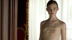 Woman Celebrity young Actress blondes short hair elle fanning