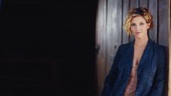 Woman Charisma Carpenter cleavage