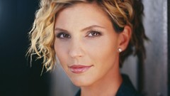 Woman Charisma Carpenter earrings