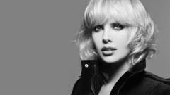 Woman charlize theron grayscale