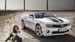 Woman chevrolet camaro cabrio girls with cars