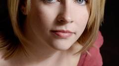 Woman cleavage Melissa Joan Hart