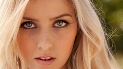 Woman close-up faces blondes Abigaile Johnson